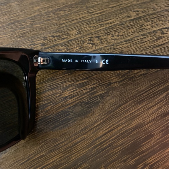 Chanel Sunglasses (authentic) with black CC logo - Picture 5 of 7